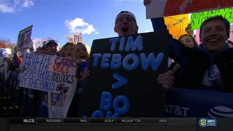 Illustration for article titled A Tuscaloosa College GameDay Sign Roundup
